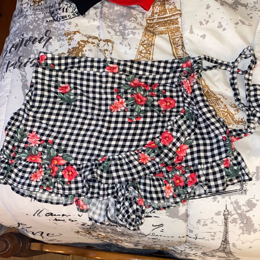 Floral wrap scort